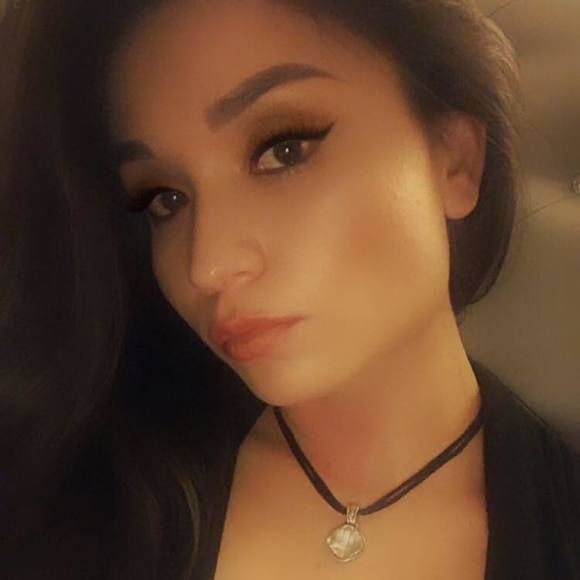 Meet your Posher, Corinne - Picture 1 of 1